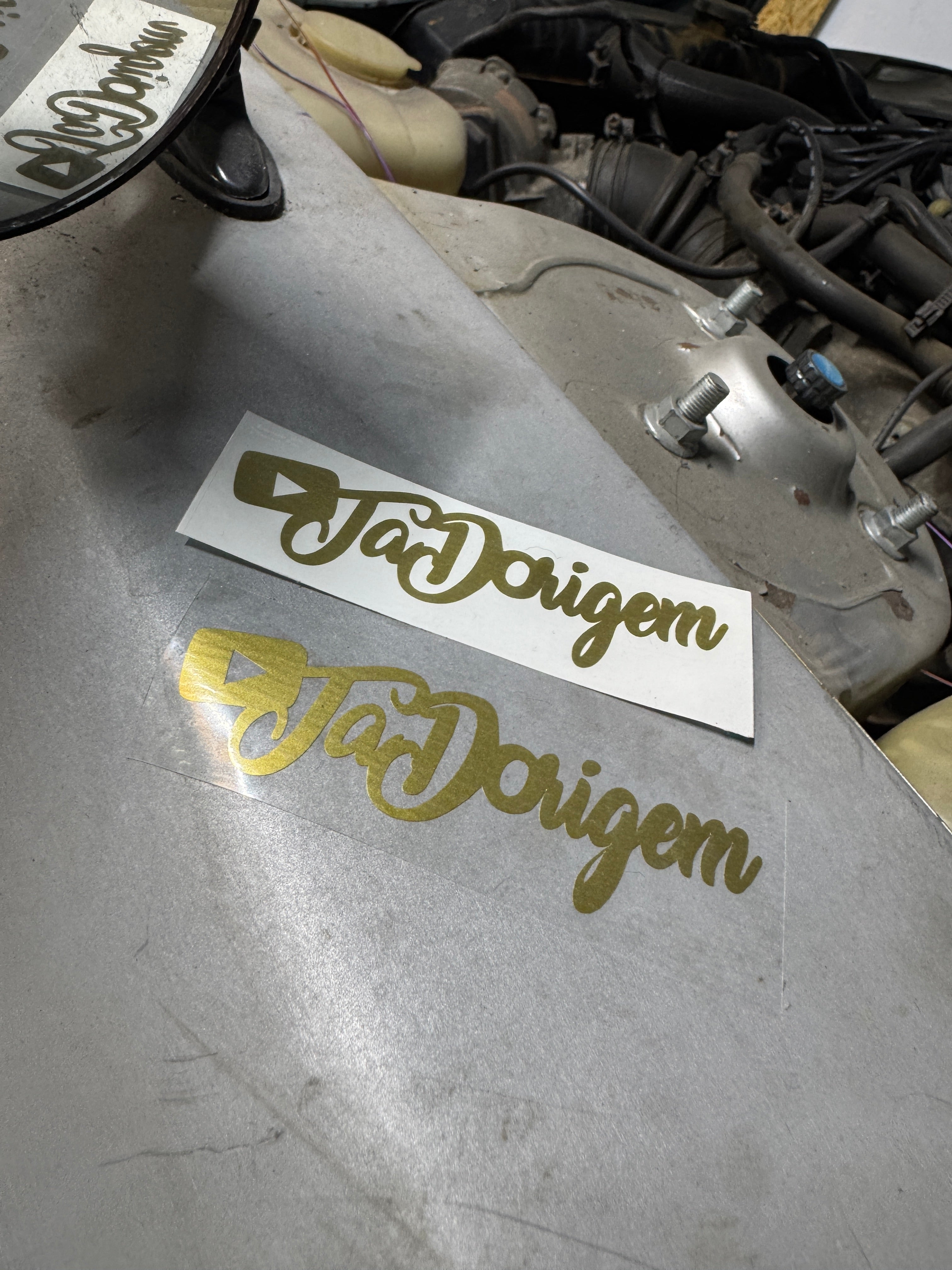 Sticker Tadorigem clássico dourado